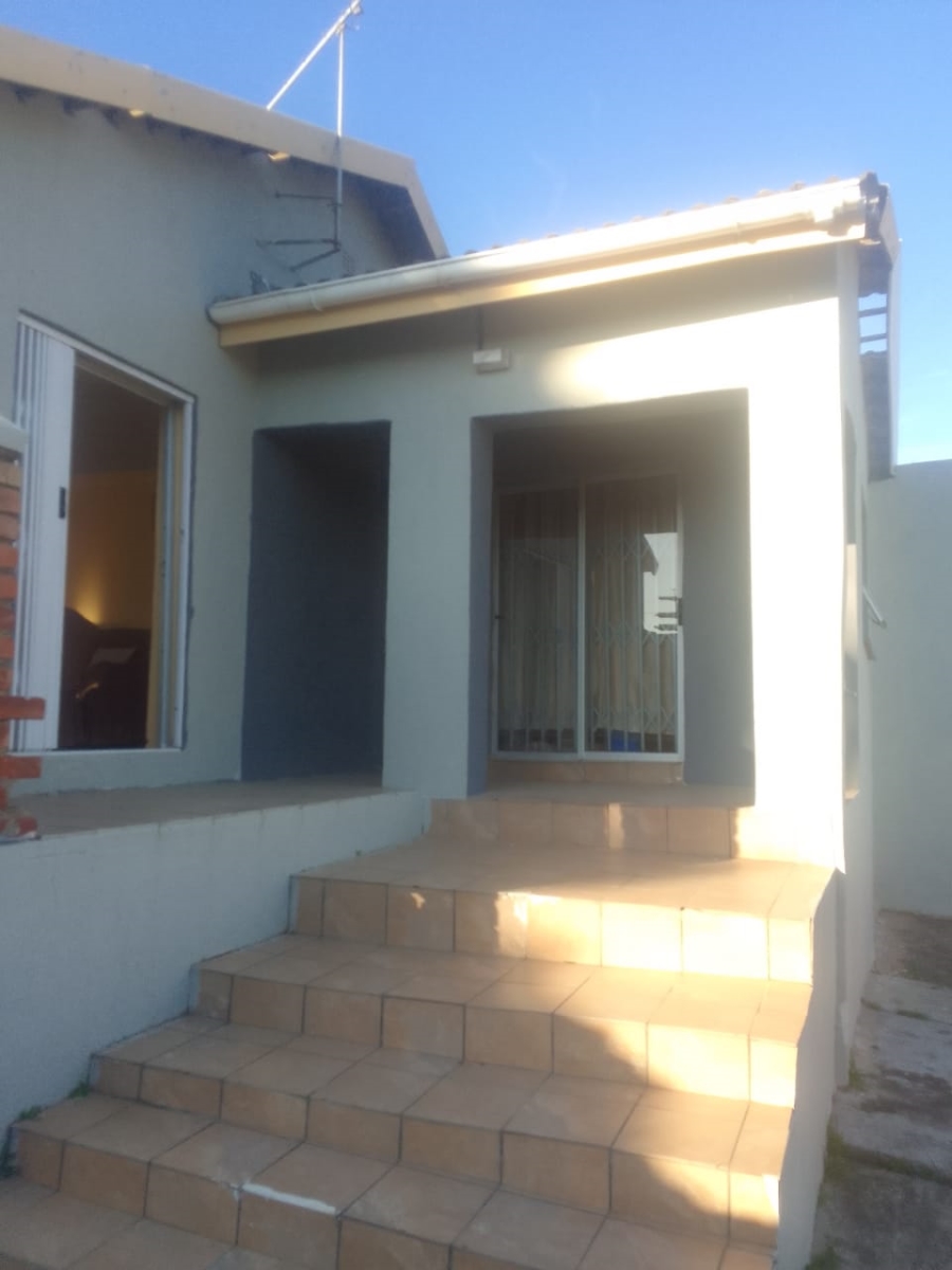 3 Bedroom Property for Sale in Phakamisa Eastern Cape